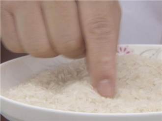 一場(chǎng)別出心裁的“田間拍賣”:好米就能賣好價(jià) 一場(chǎng)別出心裁的“田間拍賣”:好米就能賣好價(jià)